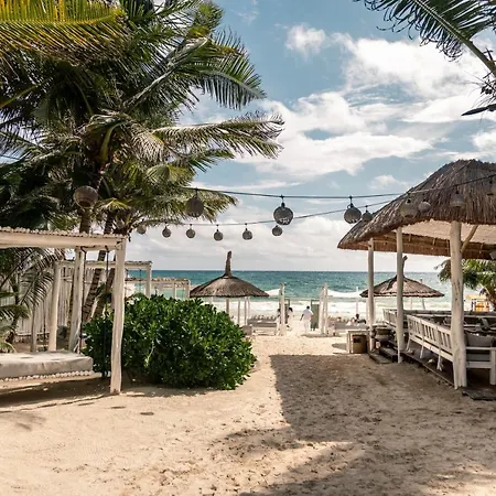 Playa Mambo Eco Cabanas