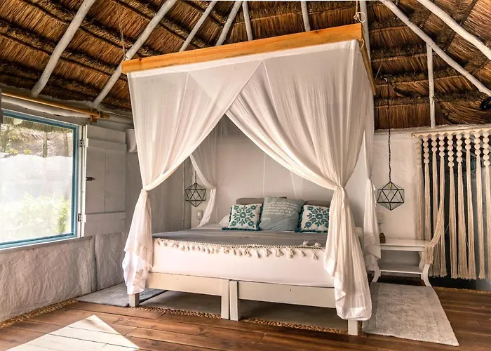 Hotel Playa Mambo Eco Cabanas 4*